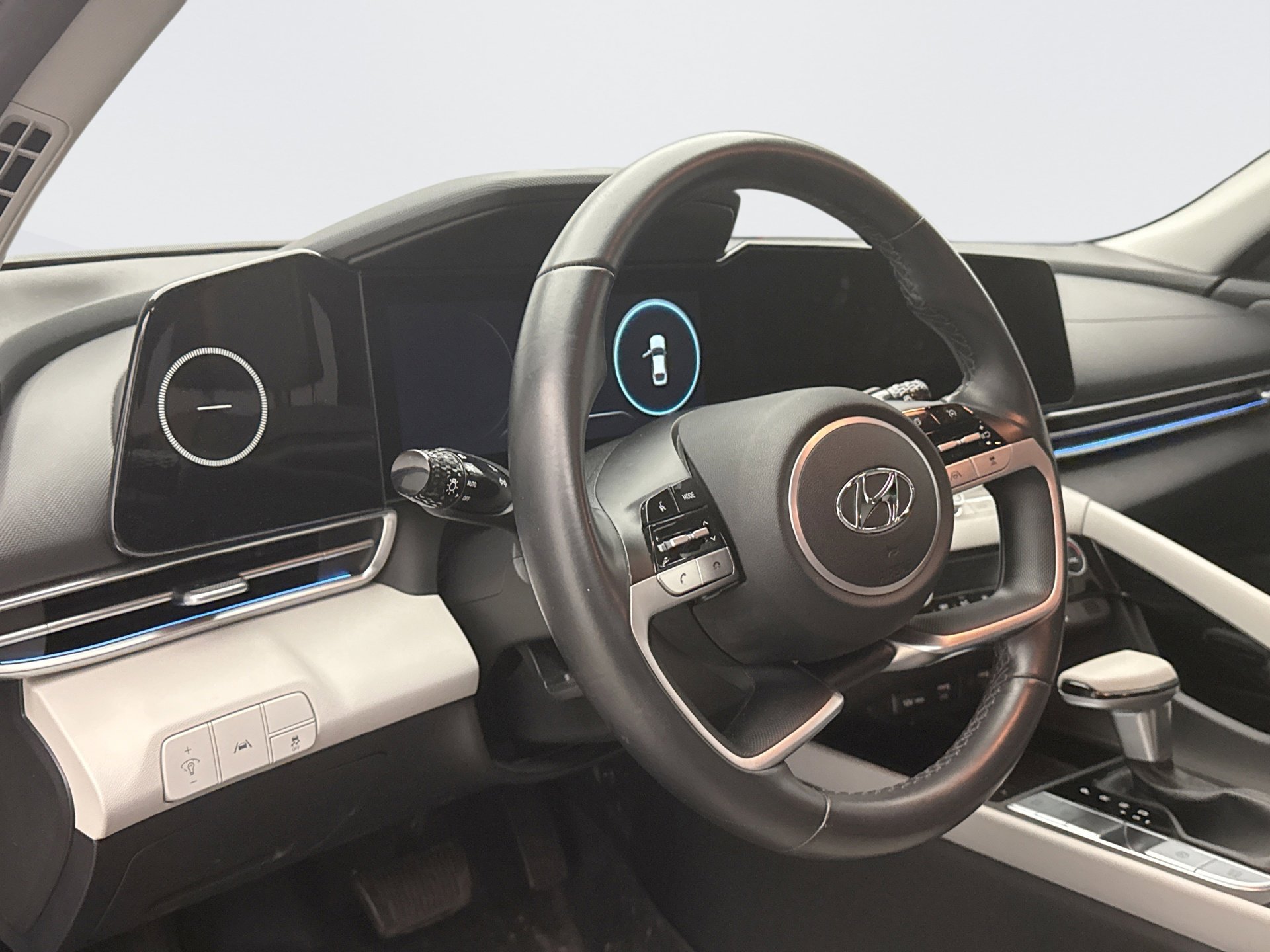 Used 2021 Hyundai Elantra Limited image 7