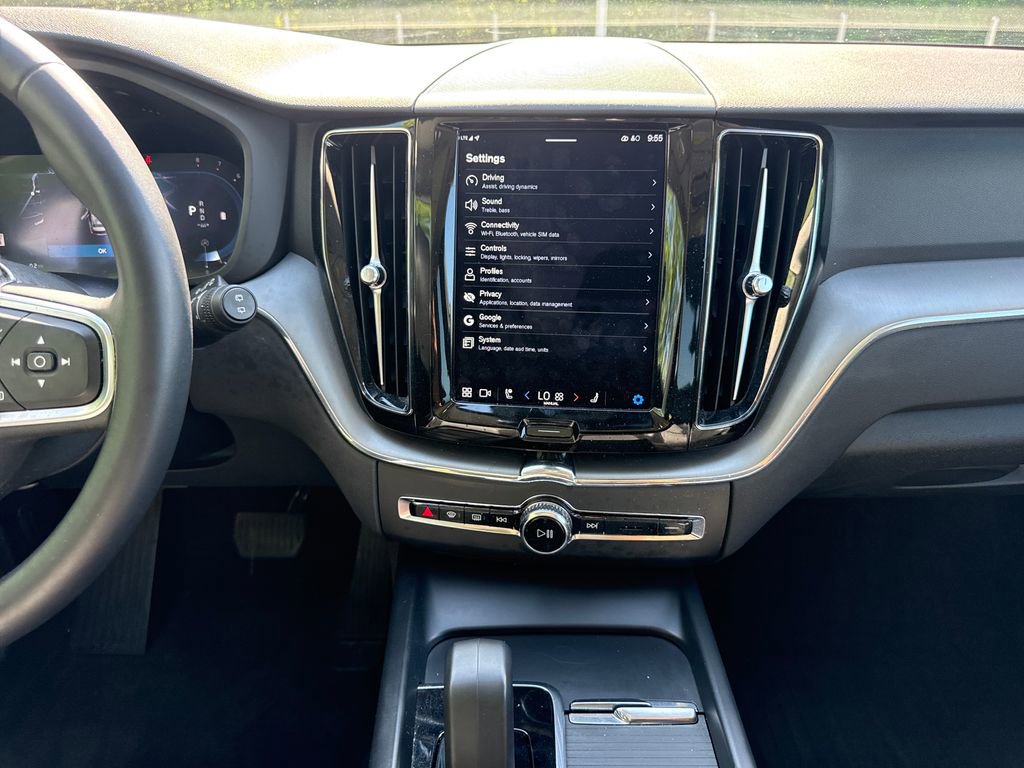 Used 2023 Volvo XC60 B5 Core FWD image 18