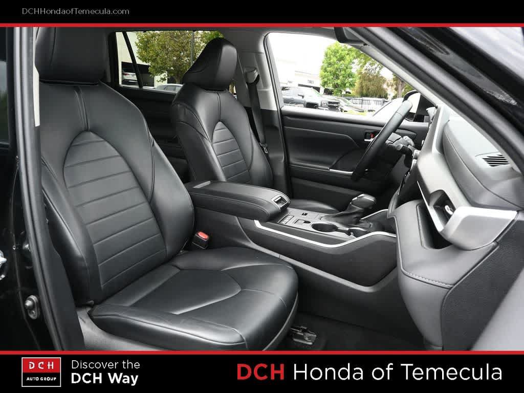 Used 2021 Toyota Highlander XLE FWD image 22