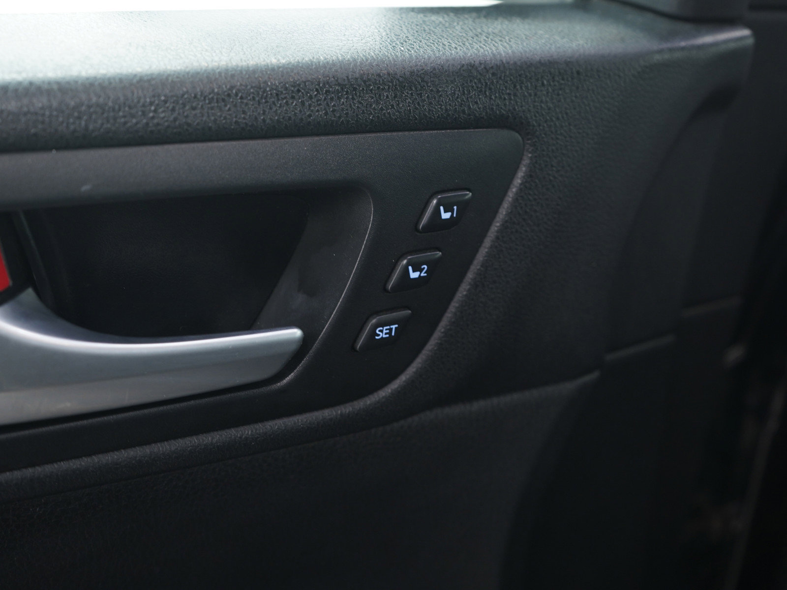 Used 2017 Toyota Highlander Limited image 24