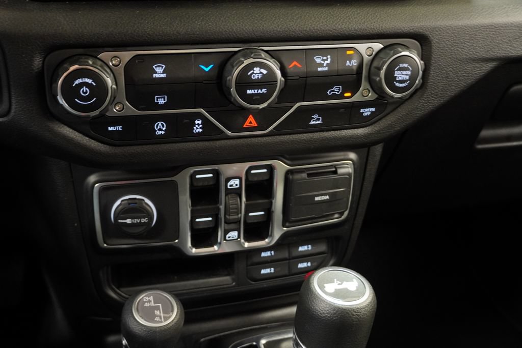 Used 2024 Jeep Wrangler Unlimited Sport AWD/4WD image 35