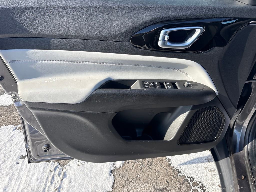 Certified 2023 Jeep Compass Limited image 13