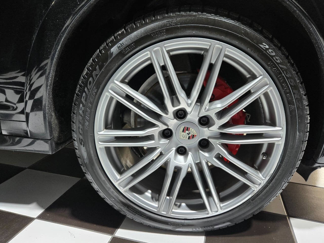 Used 2013 Porsche Cayenne GTS image 33