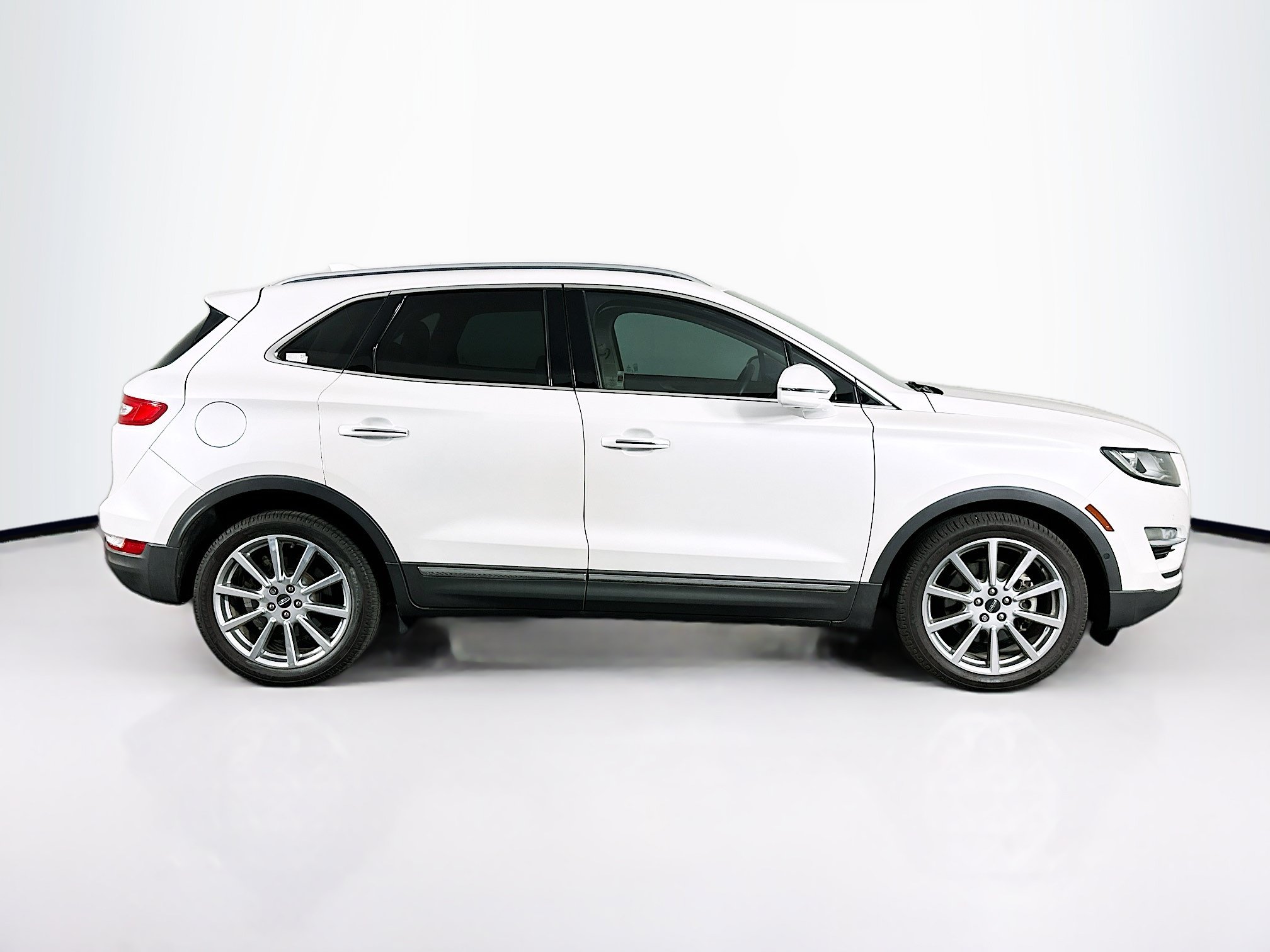 Used 2019 Lincoln MKC Reserve w/ MKC Technology Package FWD image 10