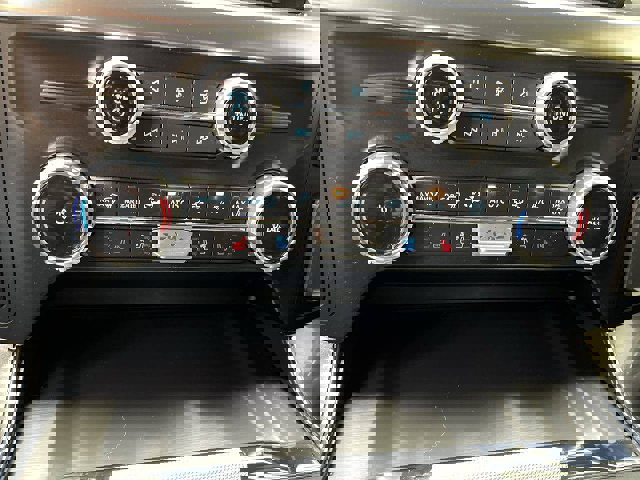 Used 2023 Ford F150 Lariat w/ Max Trailer Tow Package image 26