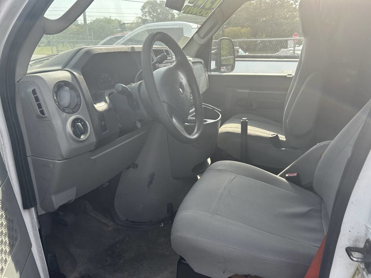 Used 2010 Ford E-150 and Econoline 150 image 4