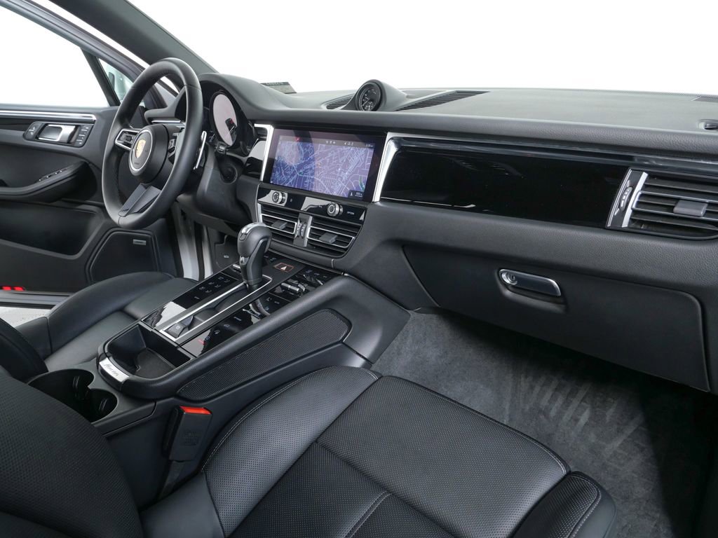 Certified 2024 Porsche Macan image 21