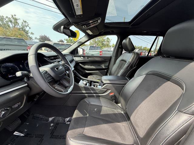 Used 2023 Jeep Grand Cherokee Altitude image 32