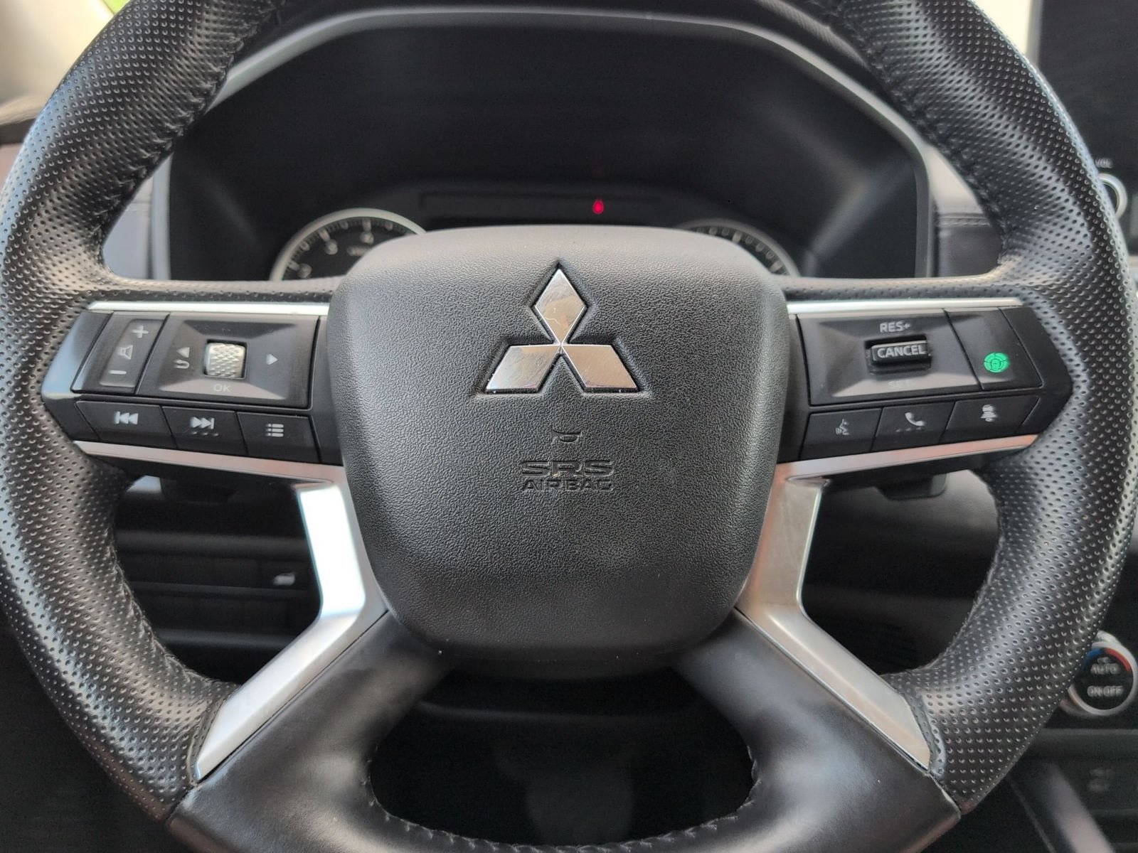 Used 2024 Mitsubishi Outlander SE AWD/4WD image 12