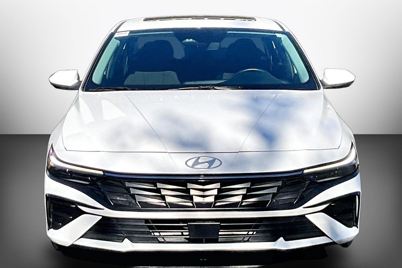 Used 2025 Hyundai Elantra SEL FWD image 3