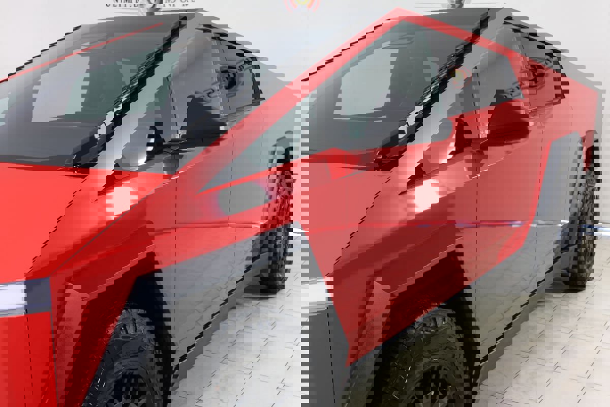 Used 2024 Tesla Cybertruck AWD Crew Cab image 47