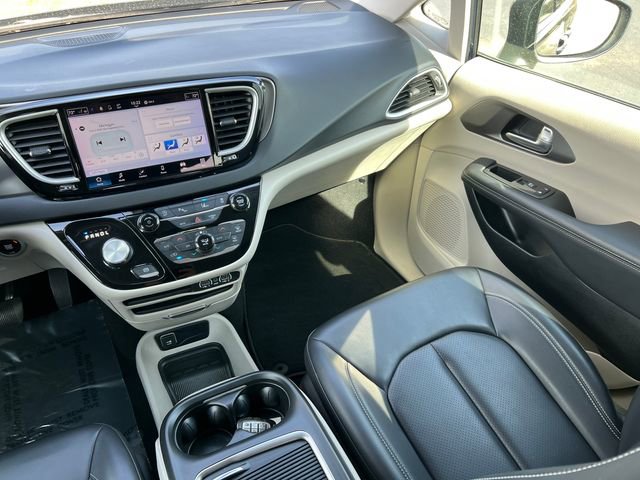 Used 2023 Chrysler Pacifica Touring-L FWD image 34