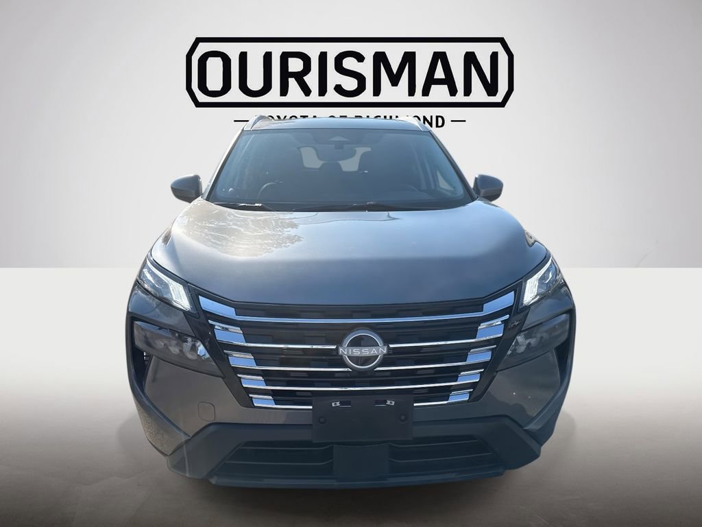 Used 2024 Nissan Rogue SV w/ SV Premium Package image 2