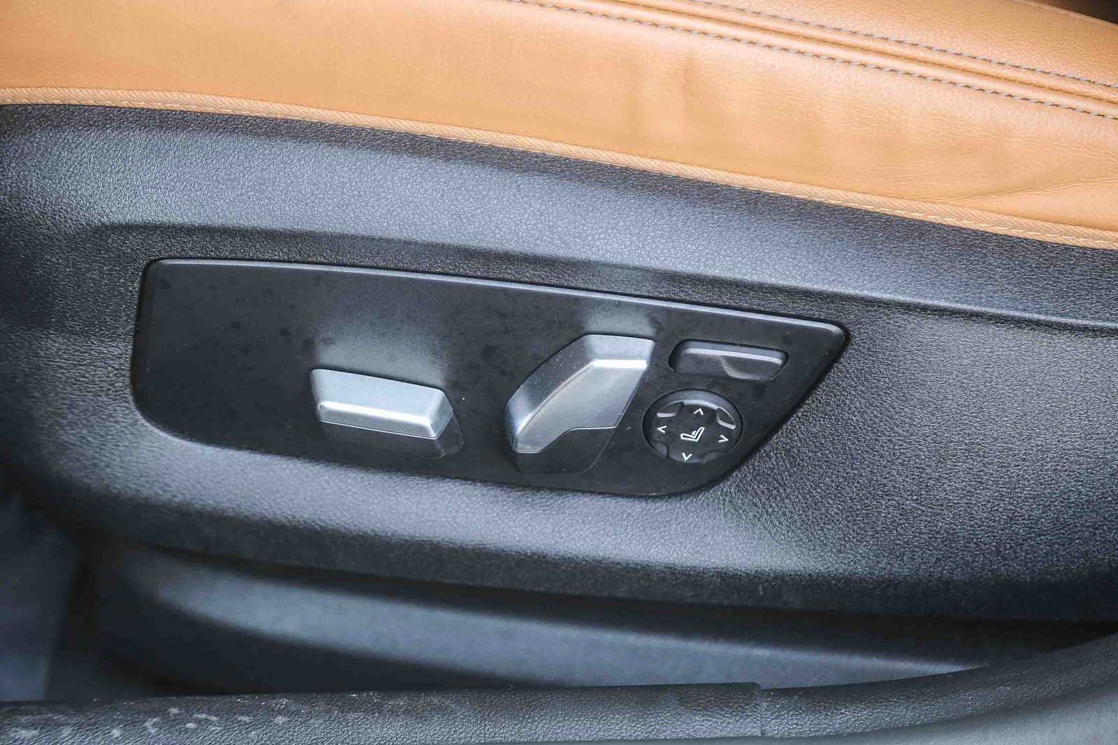 Certified 2023 BMW 530e w/ Convenience Package image 18