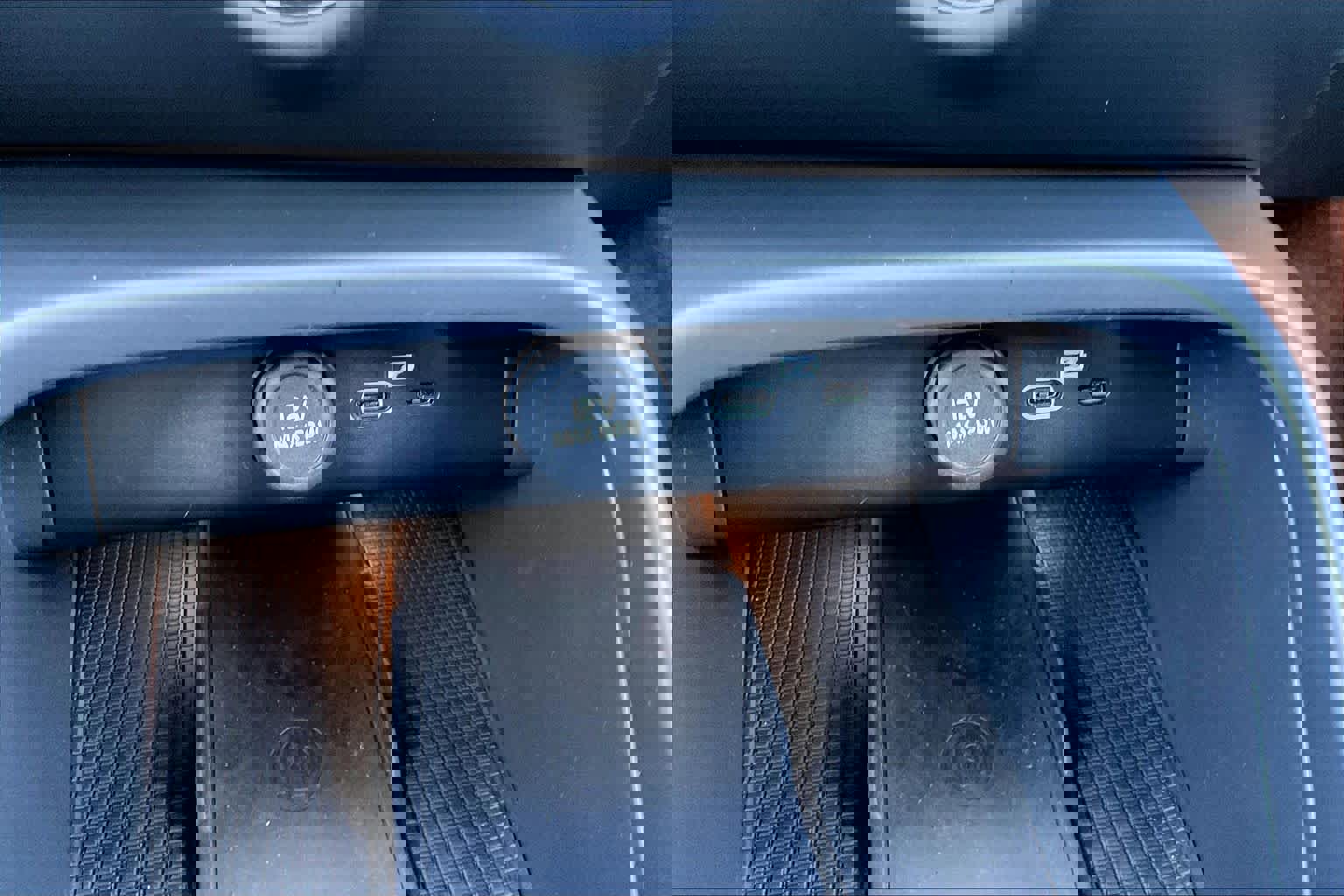 Used 2023 Volvo XC40 Recharge Ultimate w/ Protection Package Premier image 36