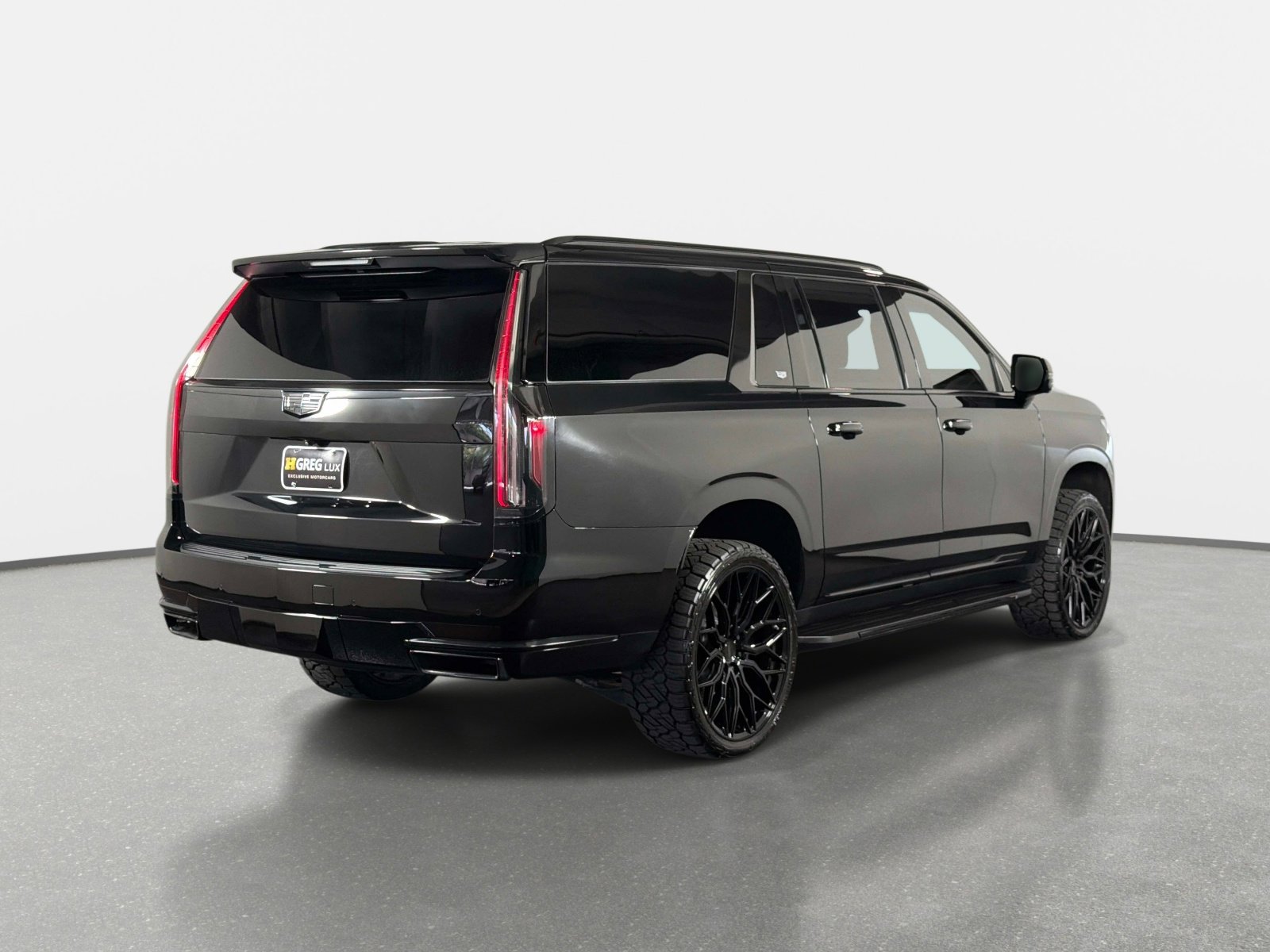 Used 2024 Cadillac Escalade ESV Luxury image 3