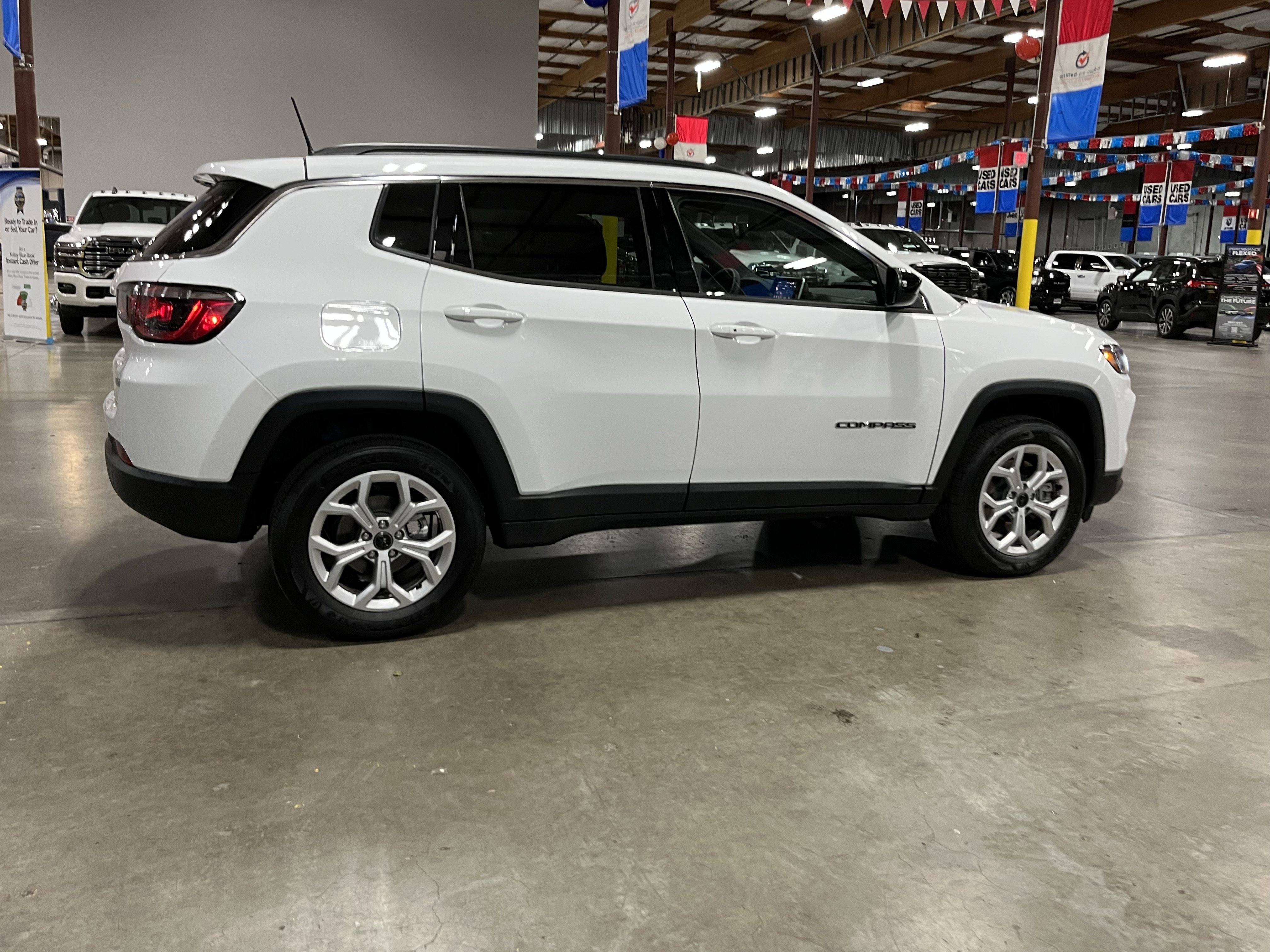 Certified 2025 Jeep Compass Latitude AWD/4WD image 6