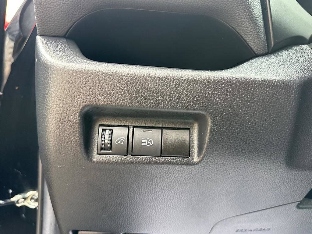 Used 2021 Toyota RAV4 LE AWD/4WD image 19
