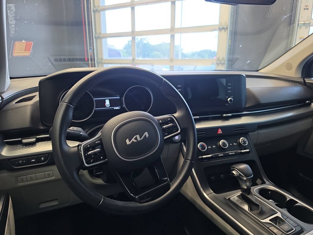Certified 2022 Kia Carnival LX FWD image 19