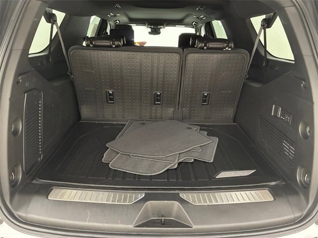 Used 2024 Chevrolet Suburban Premier w/ Advanced Technology Package image 17