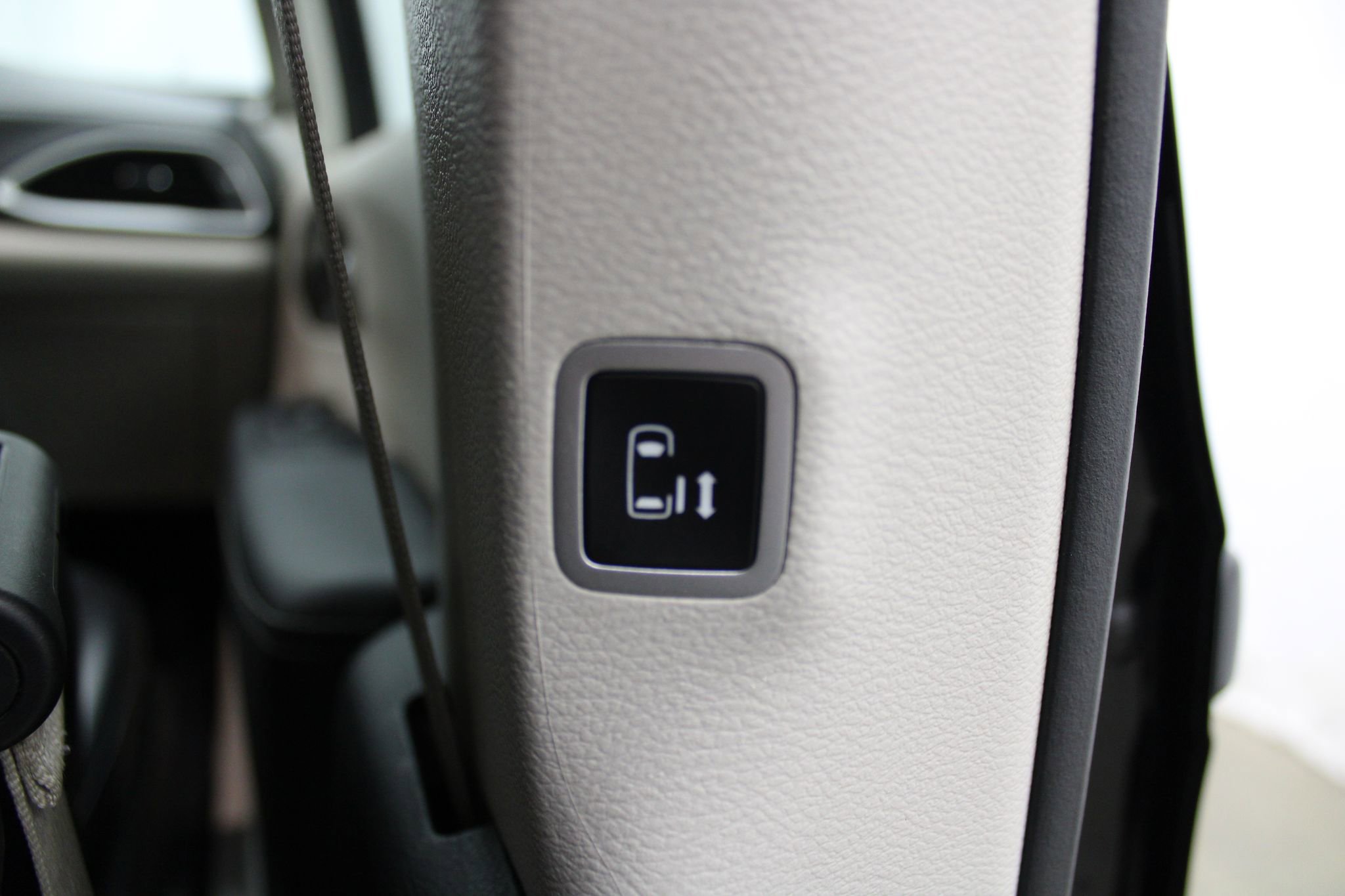 Used 2024 Chrysler Pacifica Select image 21