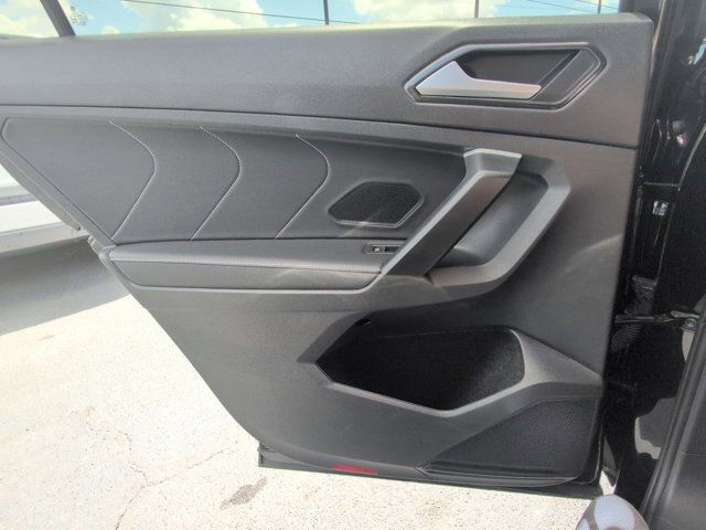 Used 2024 Volkswagen Tiguan SE image 26