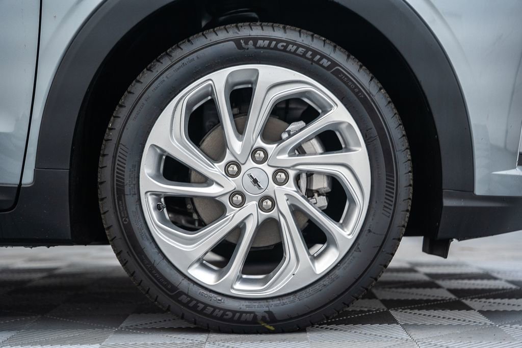 New 2027 Chevrolet Bolt LT FWD image 16