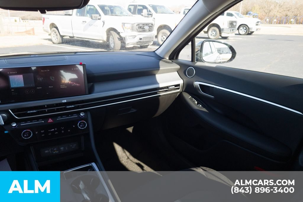 Used 2025 Hyundai Sonata SEL FWD image 17