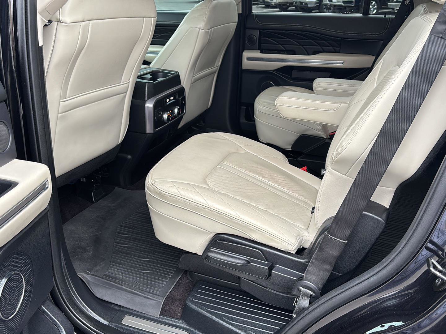 Used 2021 Ford Expedition Platinum image 18