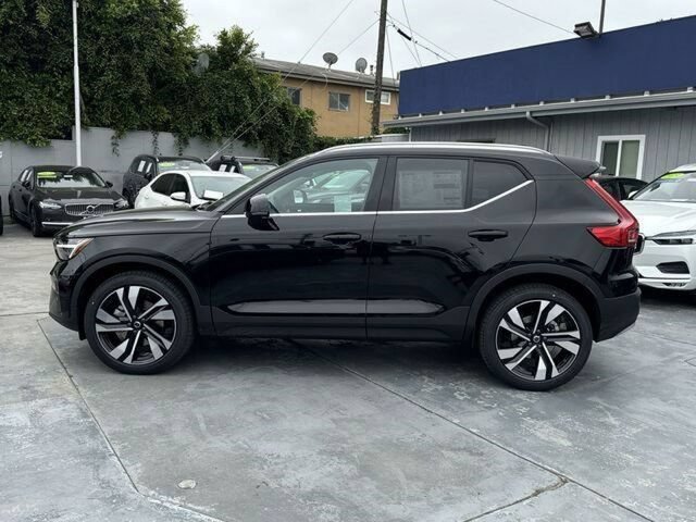 New 2024 Volvo XC40 B5 Plus w/ Climate Package AWD/4WD image 3