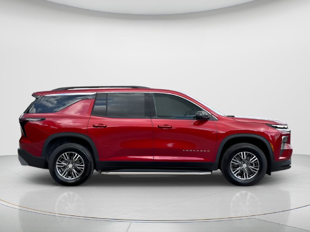 Used 2025 Chevrolet Traverse LT w/ Driver Confidence Package FWD image 4