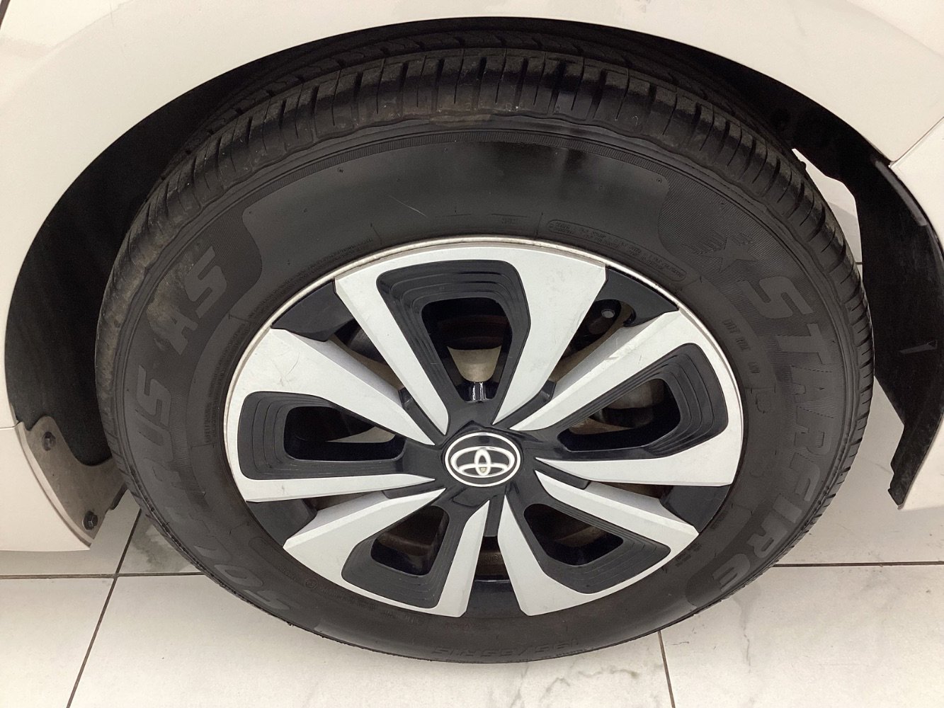 Used 2017 Toyota Prius Prime Premium w/ Carpet Mat Package image 46