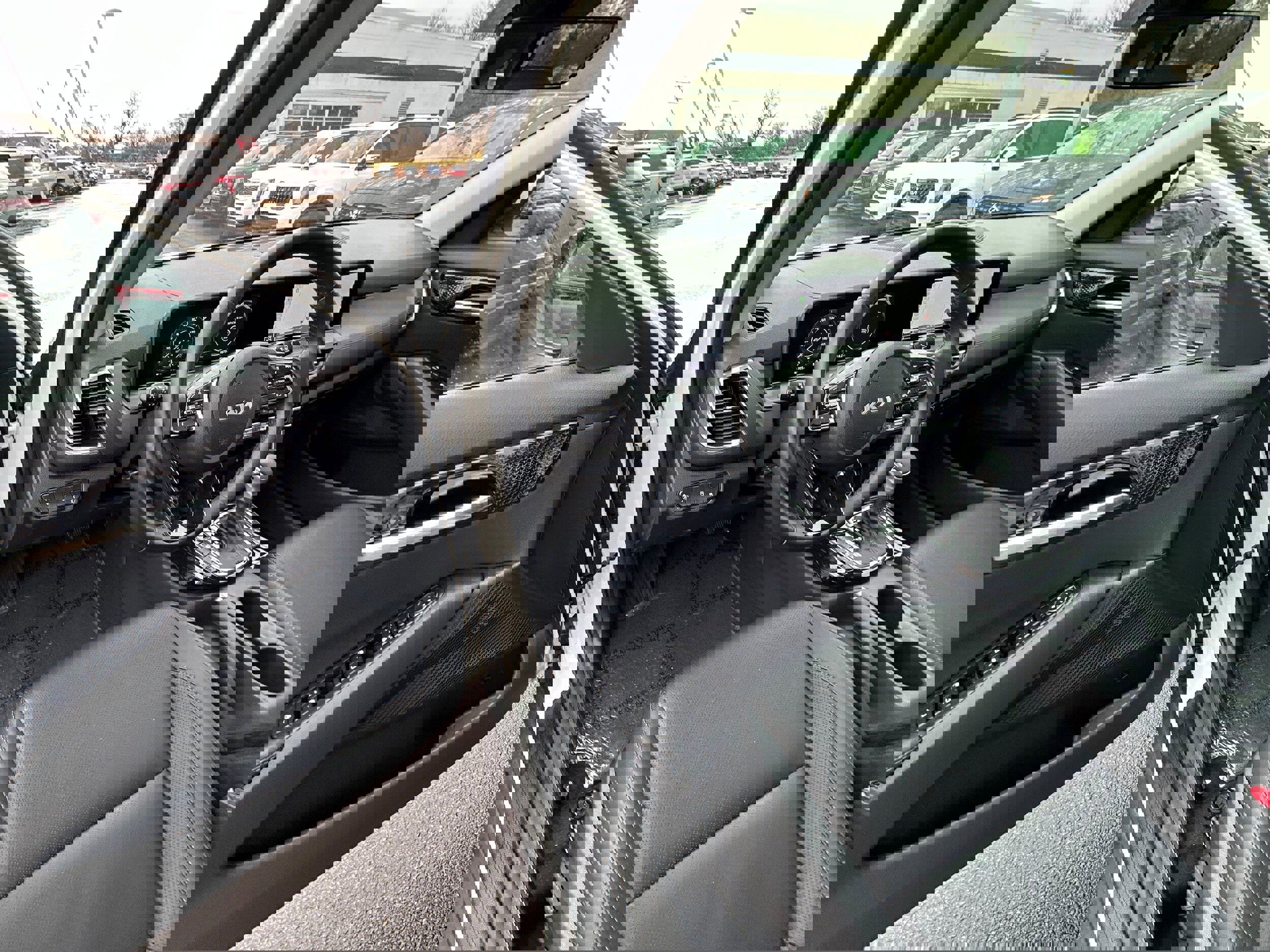 Used 2024 Kia Seltos EX image 25