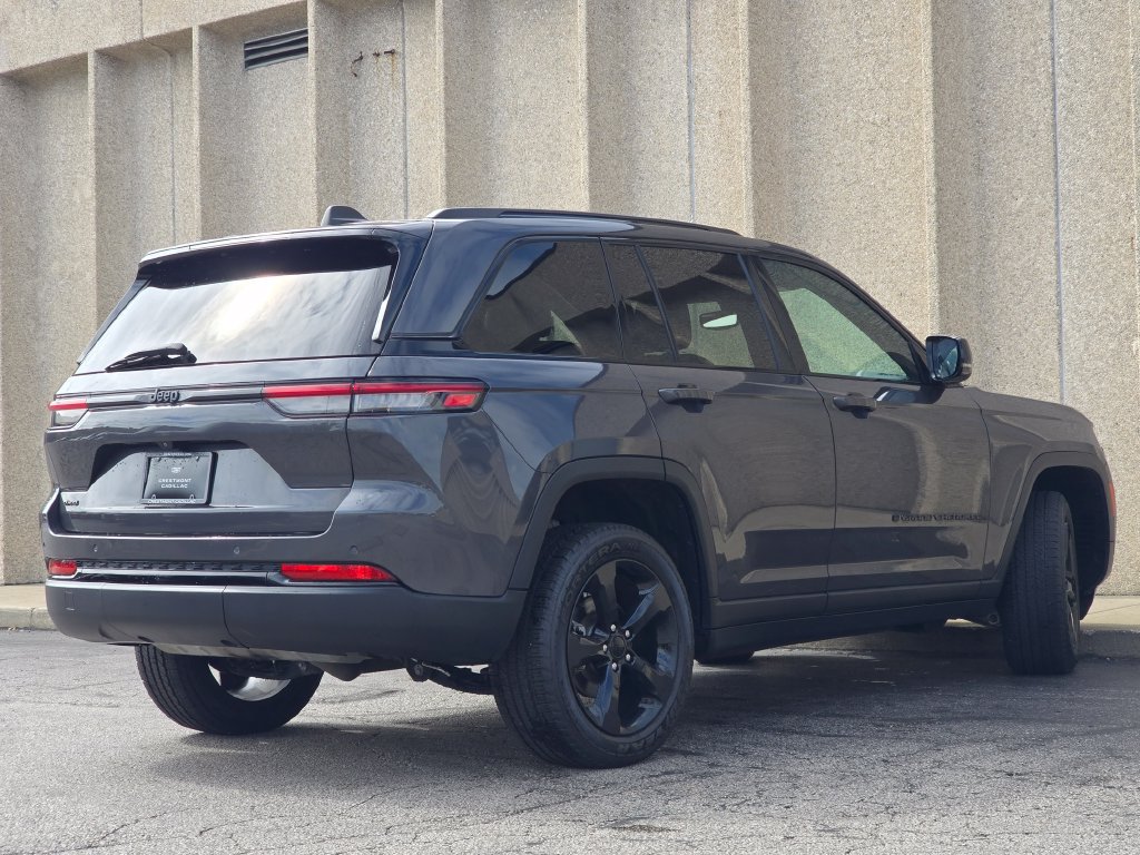 Used 2023 Jeep Grand Cherokee Altitude AWD/4WD image 17