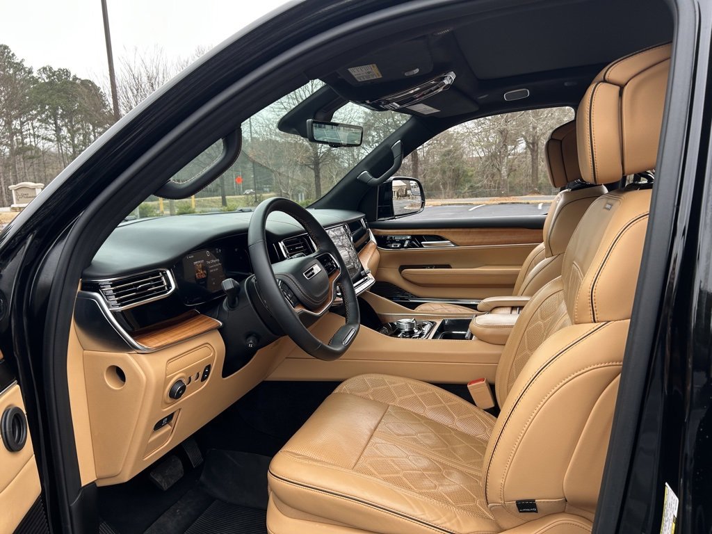 Used 2024 Jeep Grand Wagoneer Series III w/ HD Trailer Tow Package image 40