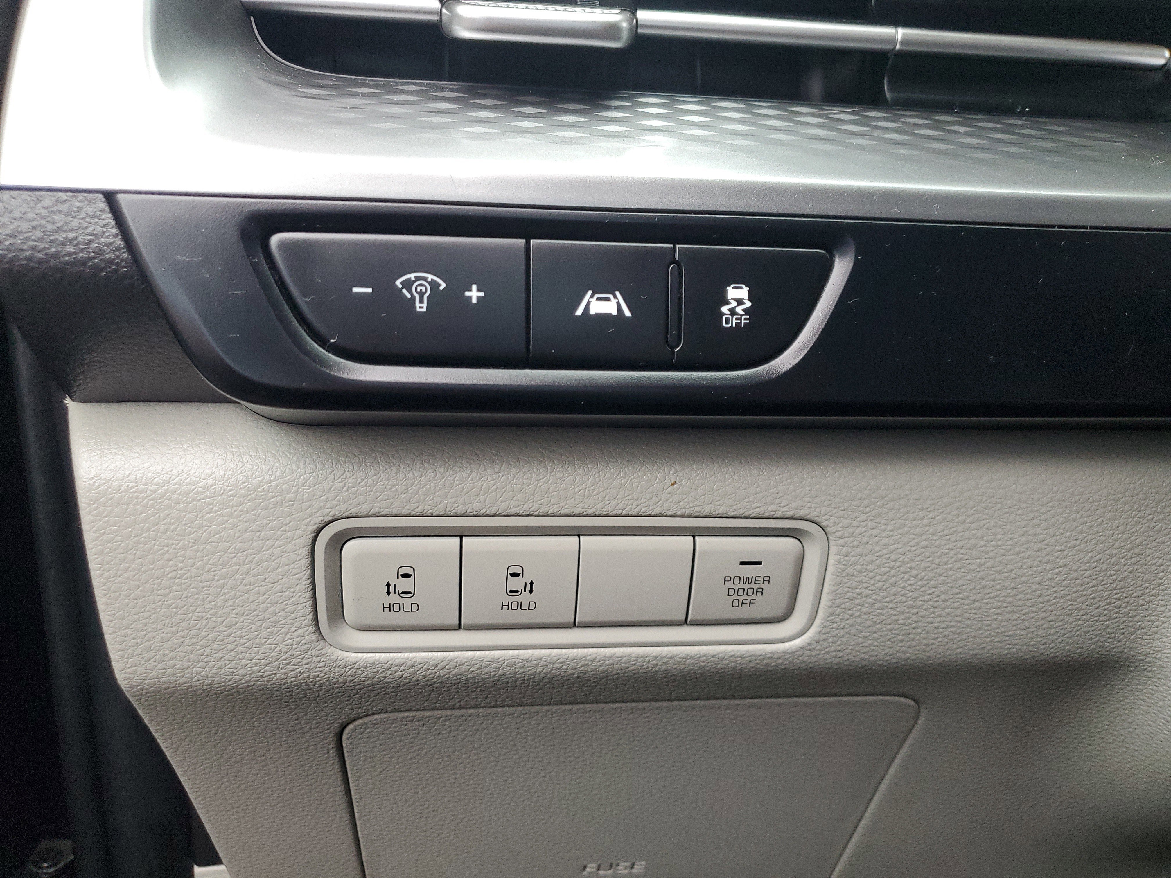 Used 2022 Kia Carnival LX image 28