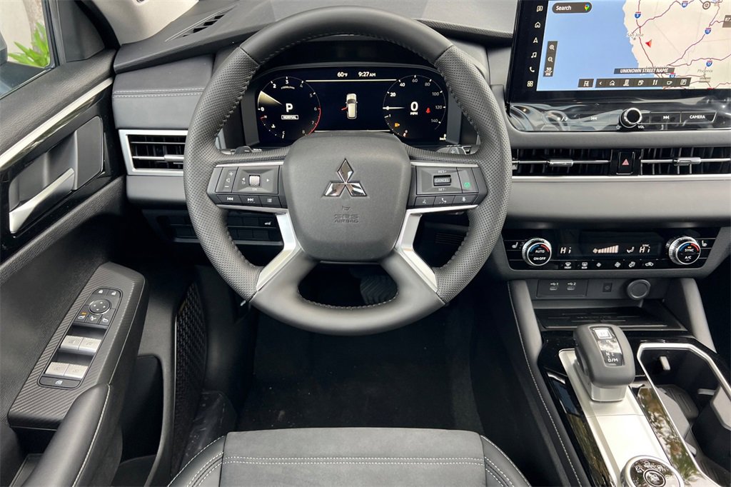New 2025 Mitsubishi Outlander SE image 12