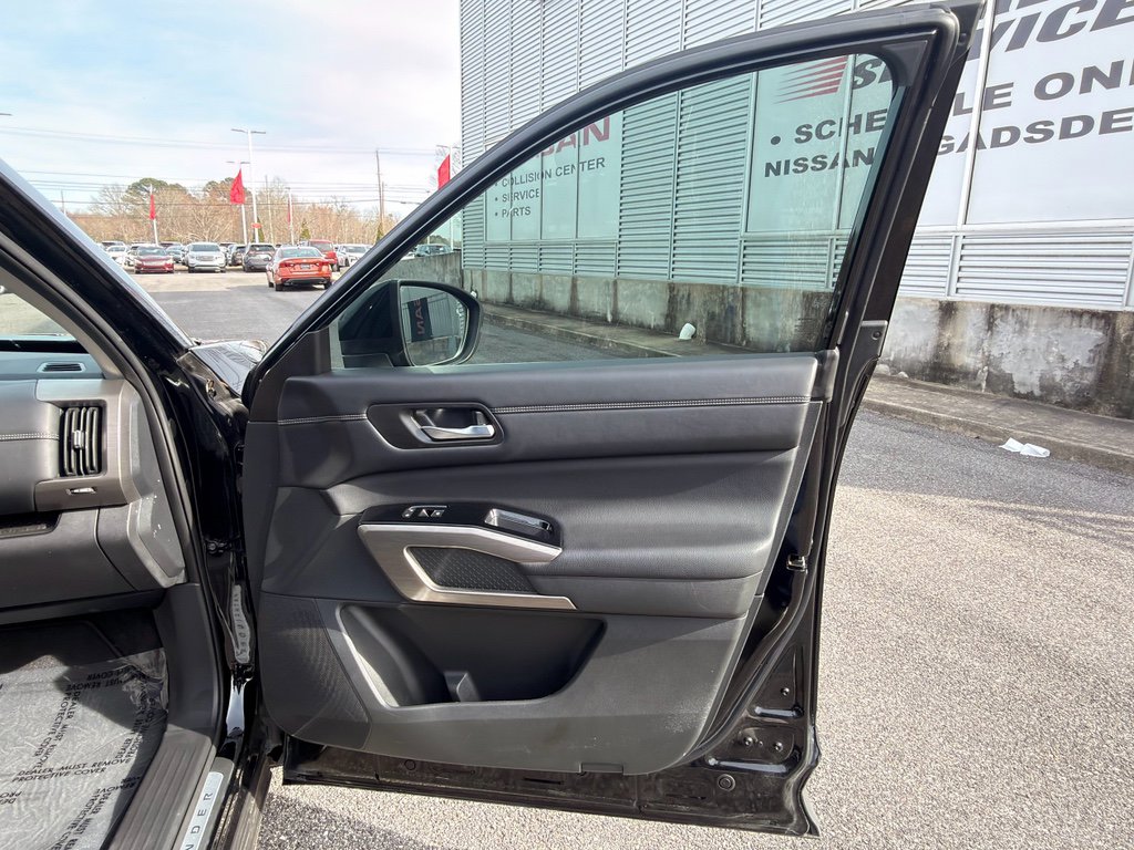 Used 2024 Nissan Pathfinder Platinum w/ Cargo Package image 16