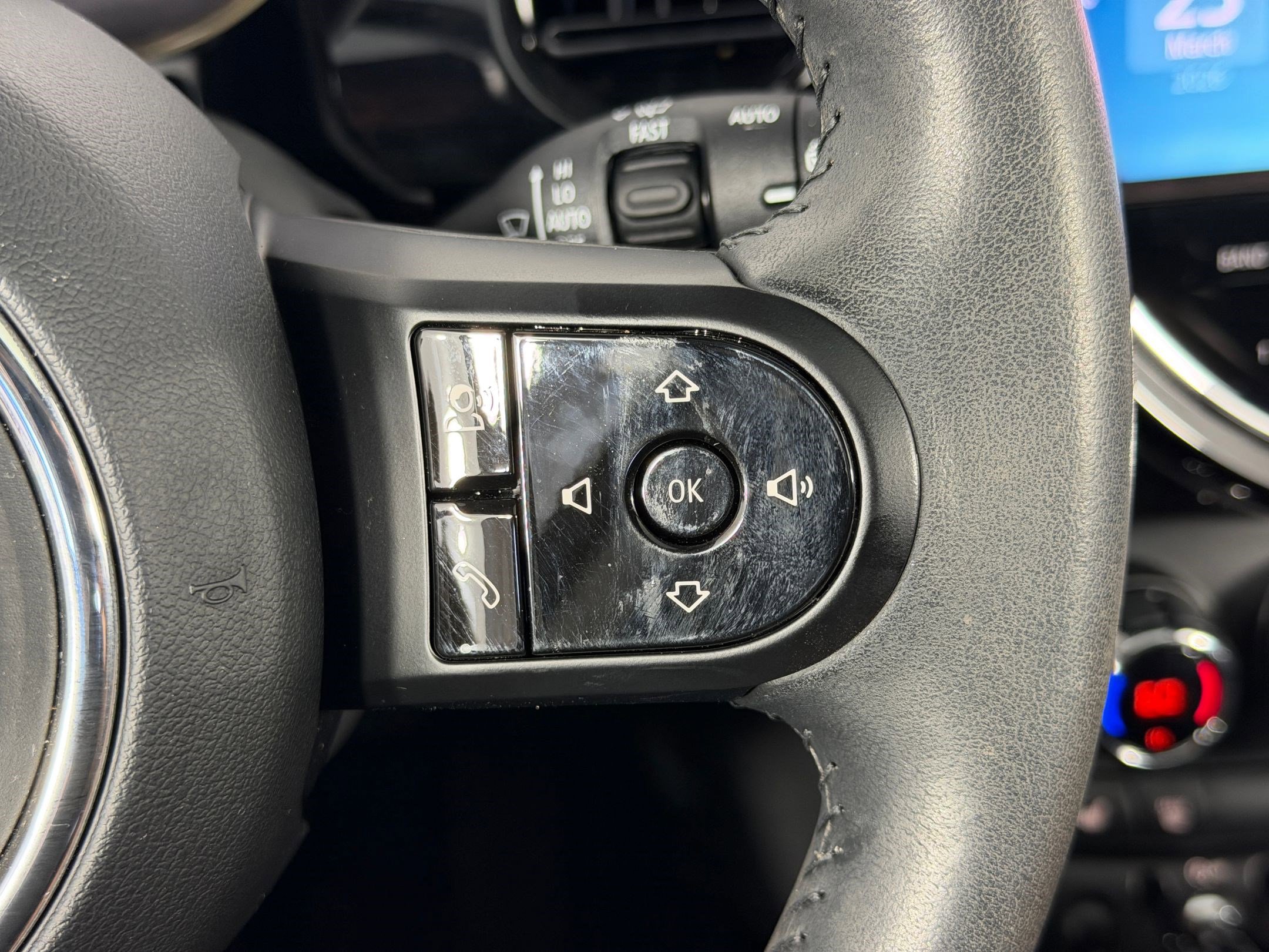 Used 2023 MINI Cooper 2-Door Hardtop image 27