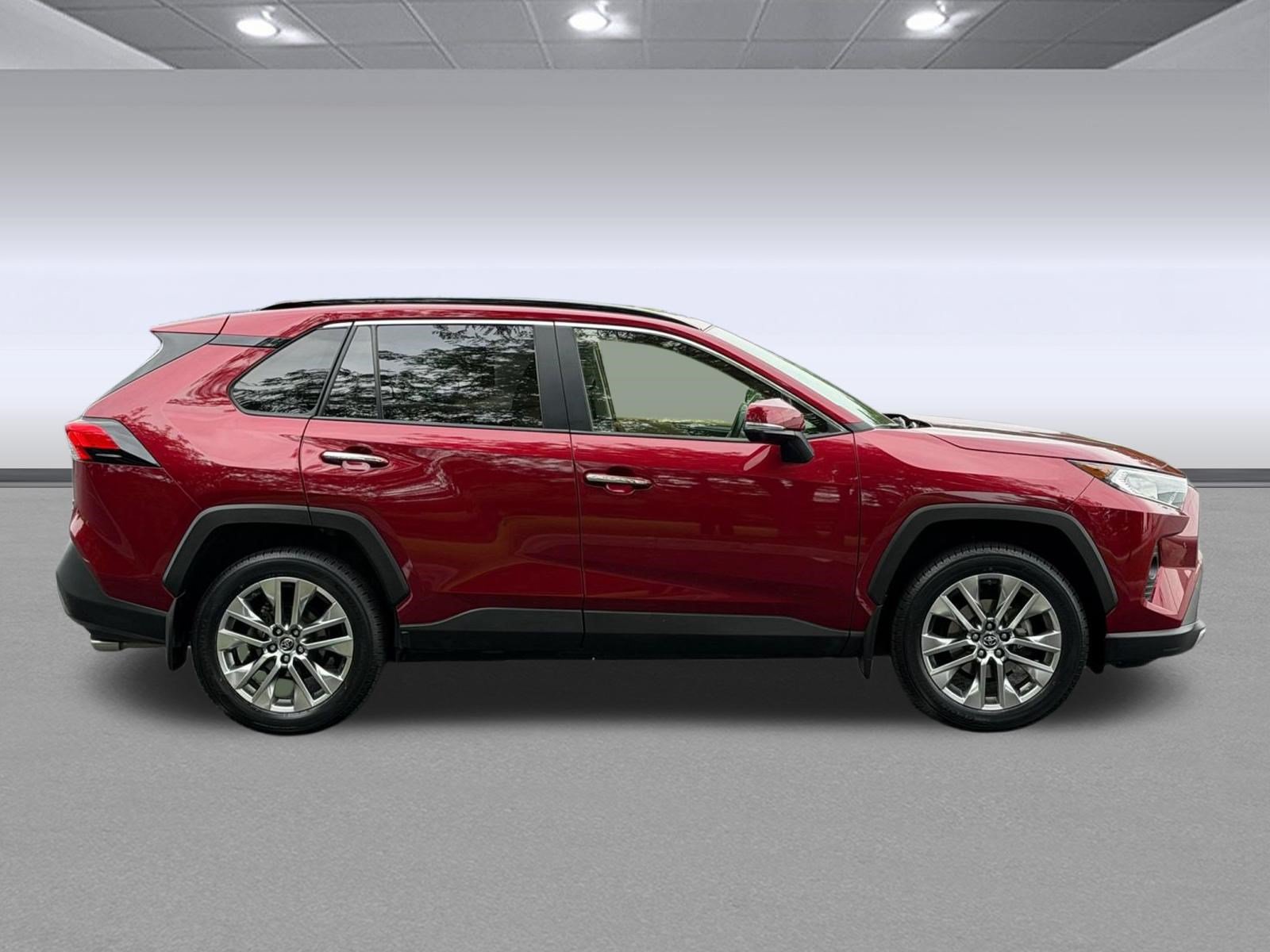 Used 2019 Toyota RAV4 Limited w/ Cold Weather Package AWD/4WD image 8