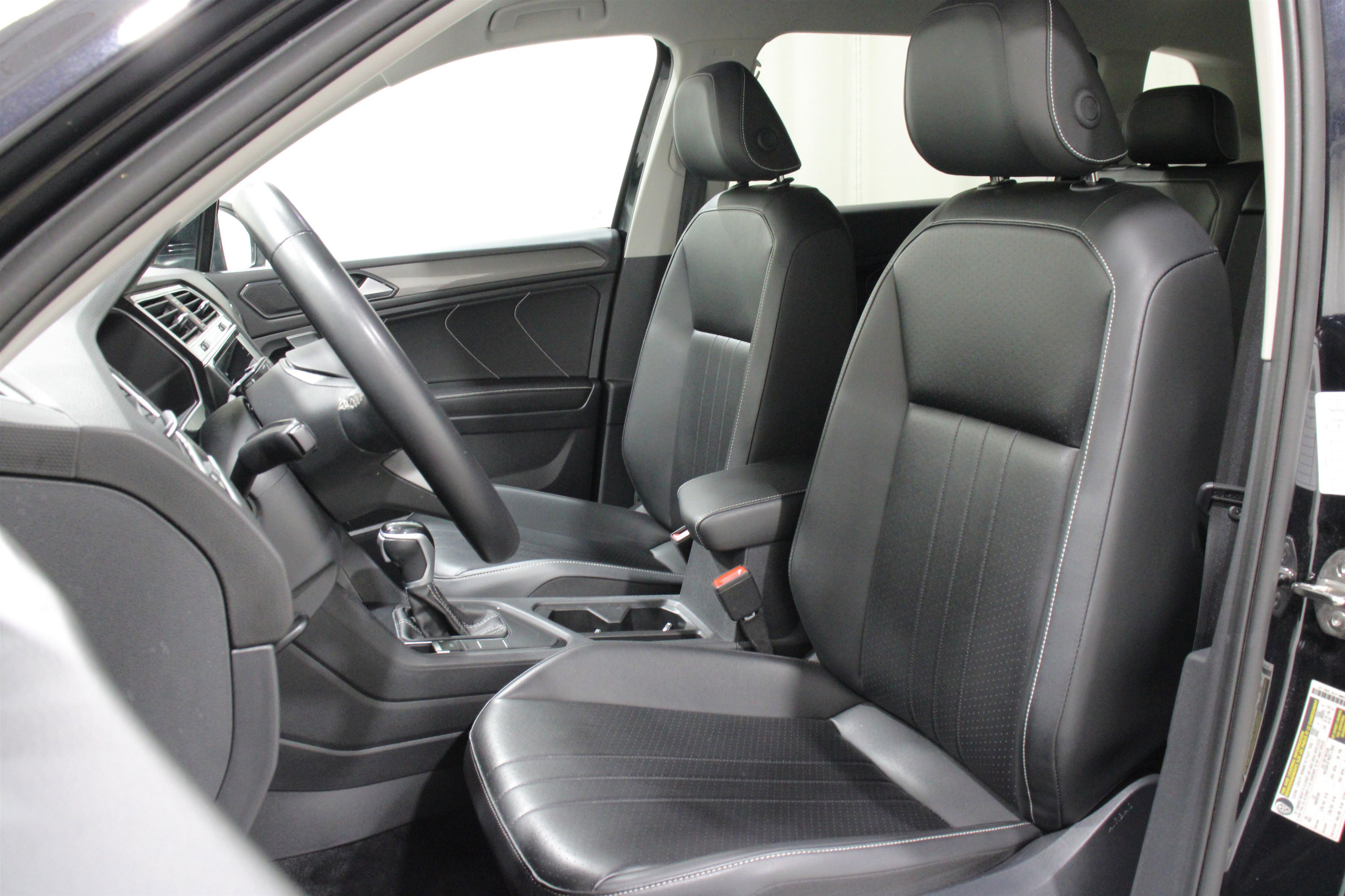 Used 2024 Volkswagen Tiguan SE image 4