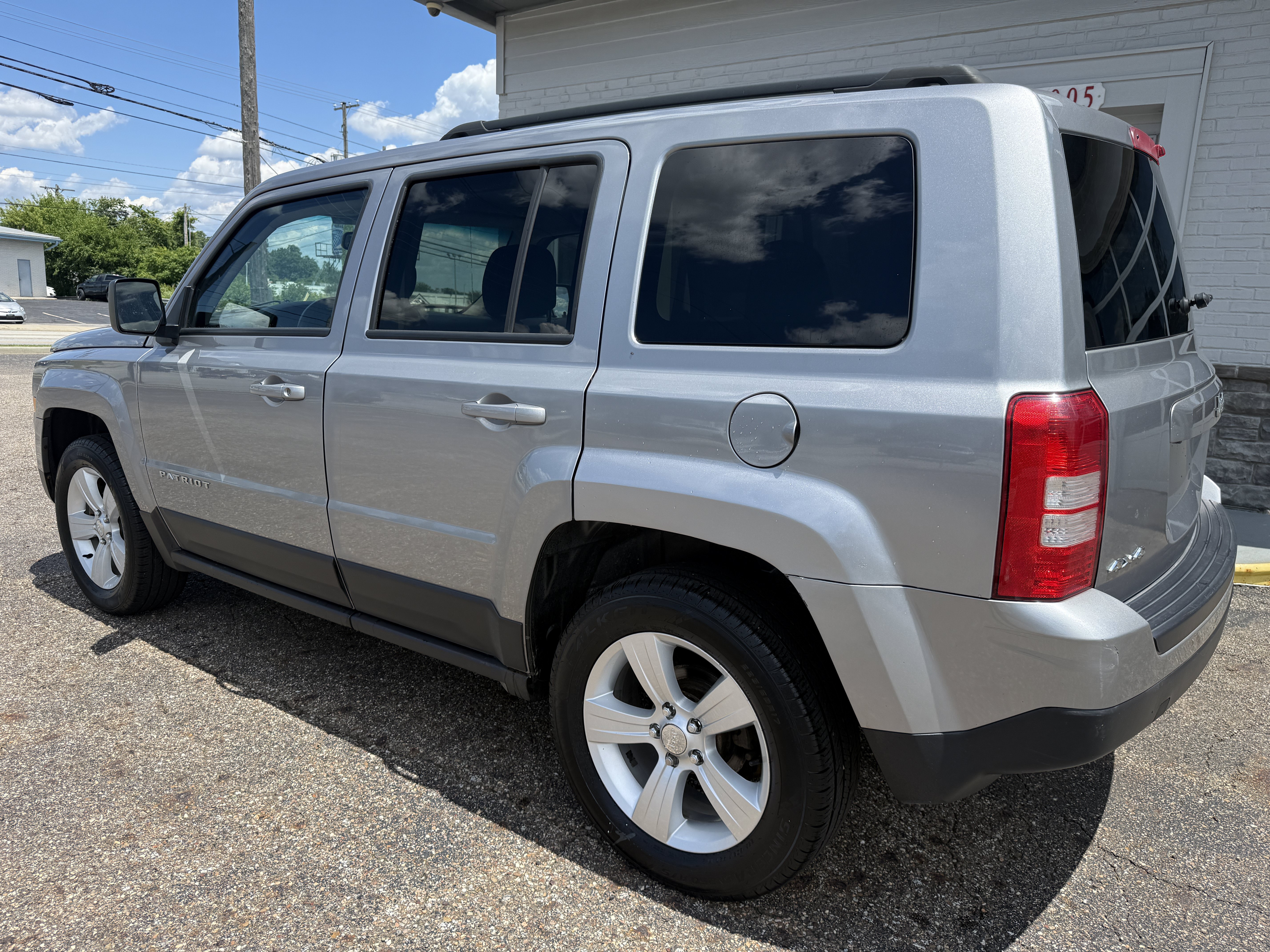 Used 2017 Jeep Patriot Latitude AWD/4WD image 3