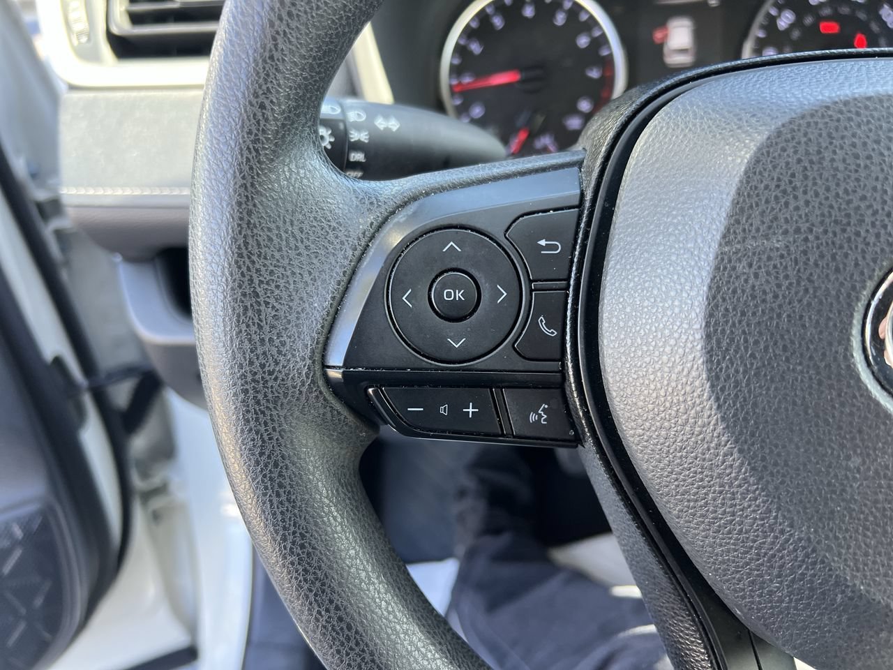 Used 2019 Toyota RAV4 LE FWD image 19