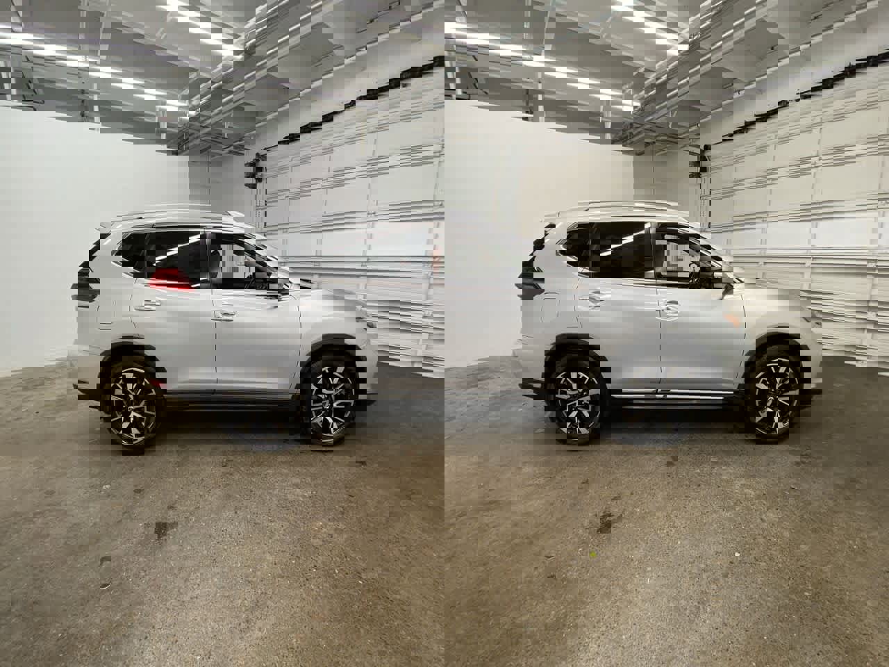 Used 2017 Nissan Rogue SL w/ SL Premium Package image 7