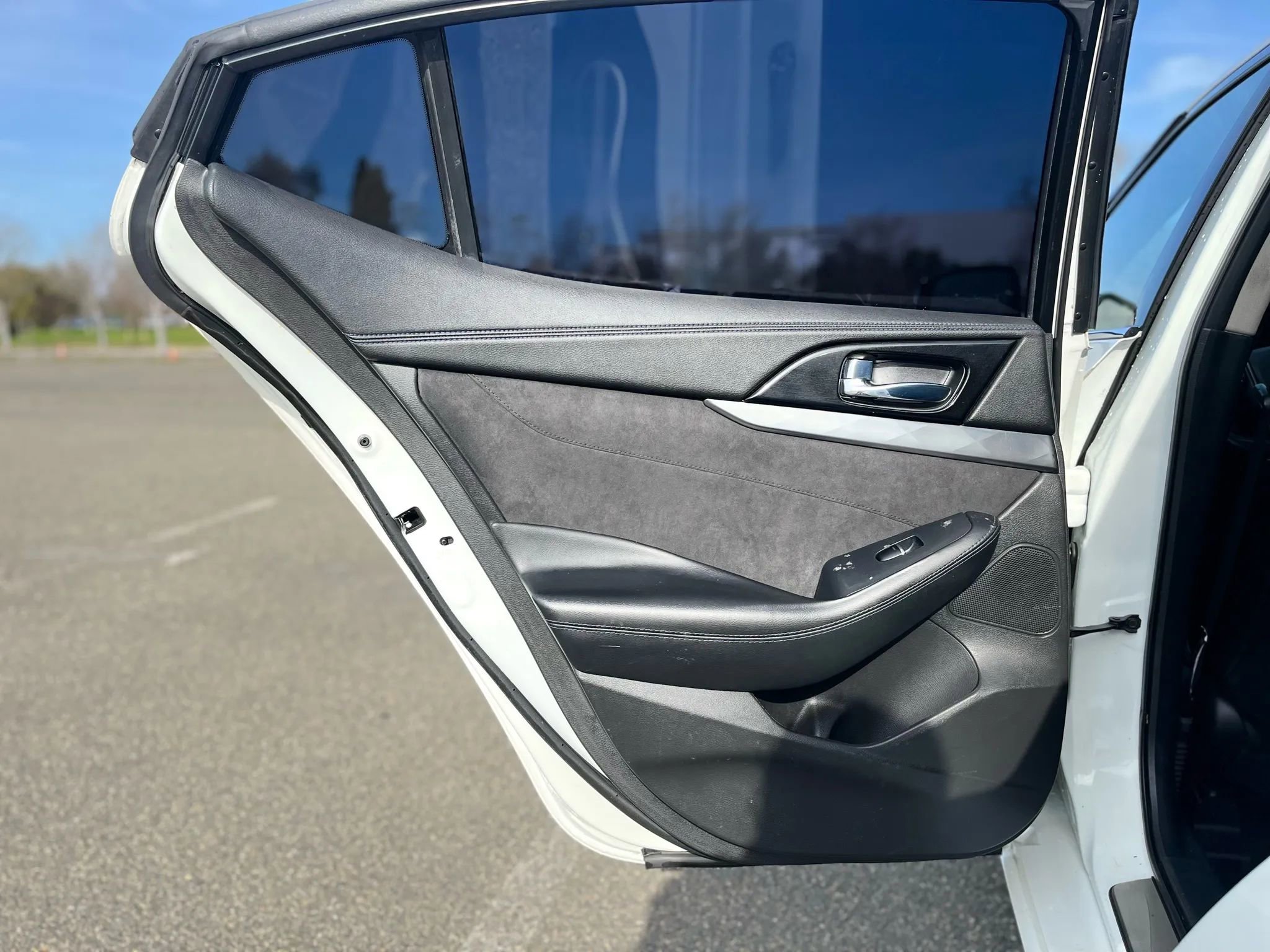 Used 2016 Nissan Maxima SR image 11