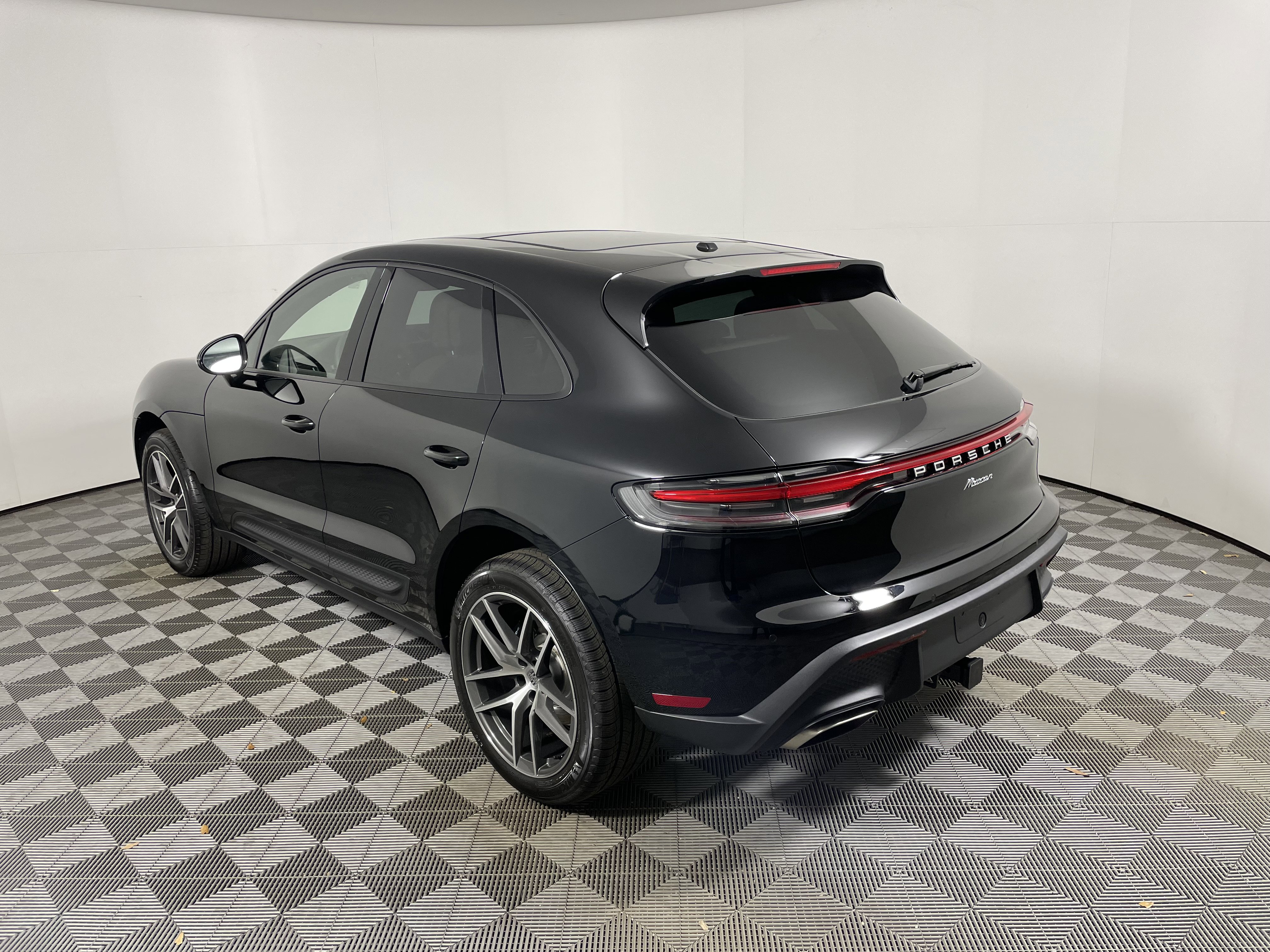New 2026 Porsche Macan image 3