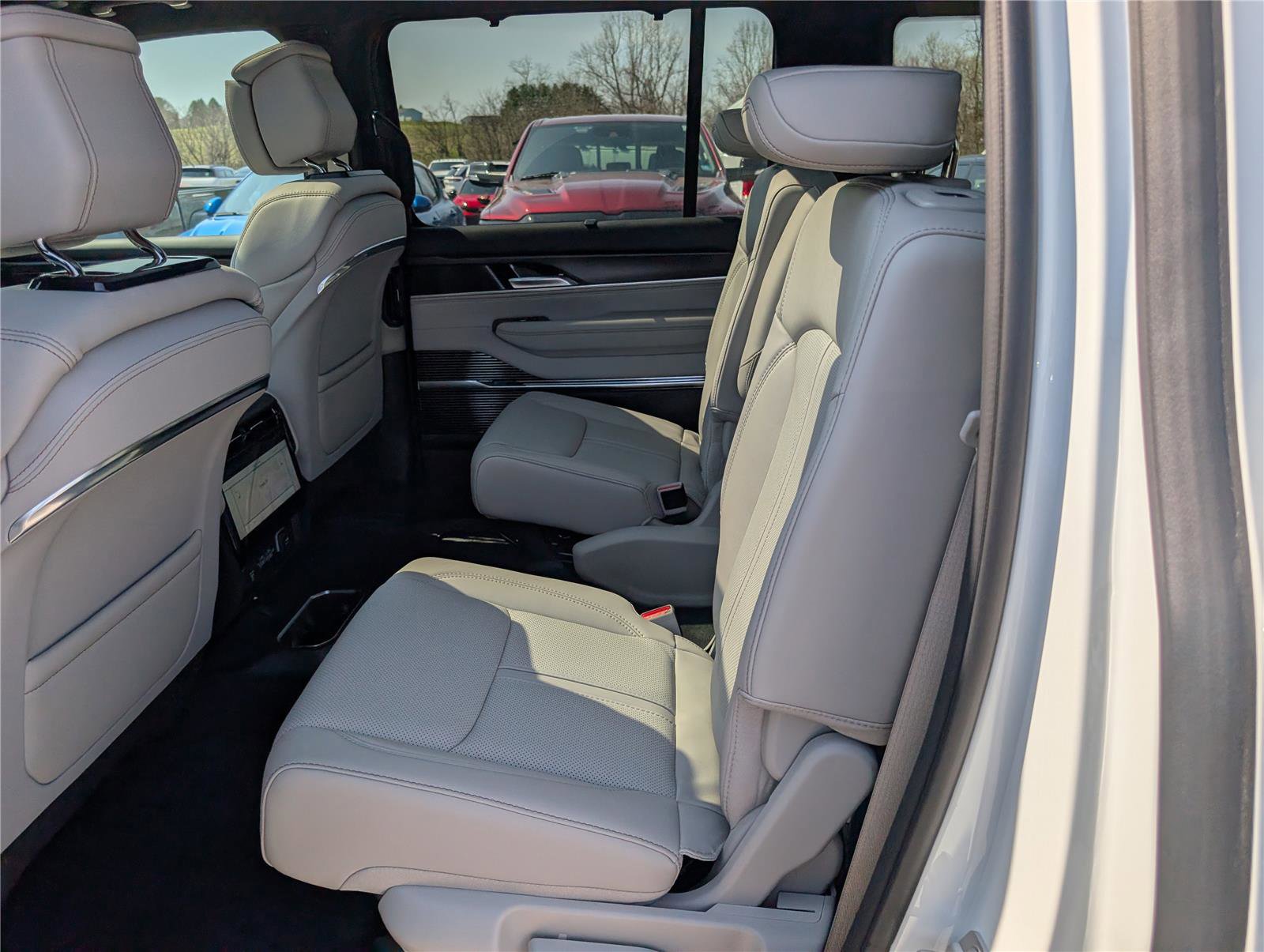 New 2026 Jeep Grand Wagoneer Summit image 12