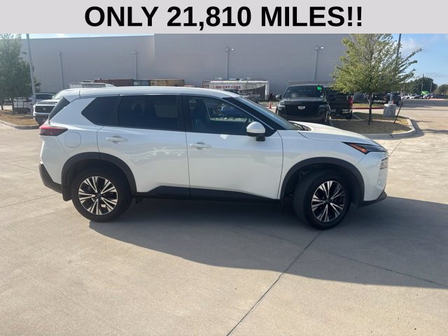 Used 2023 Nissan Rogue SV FWD image 2