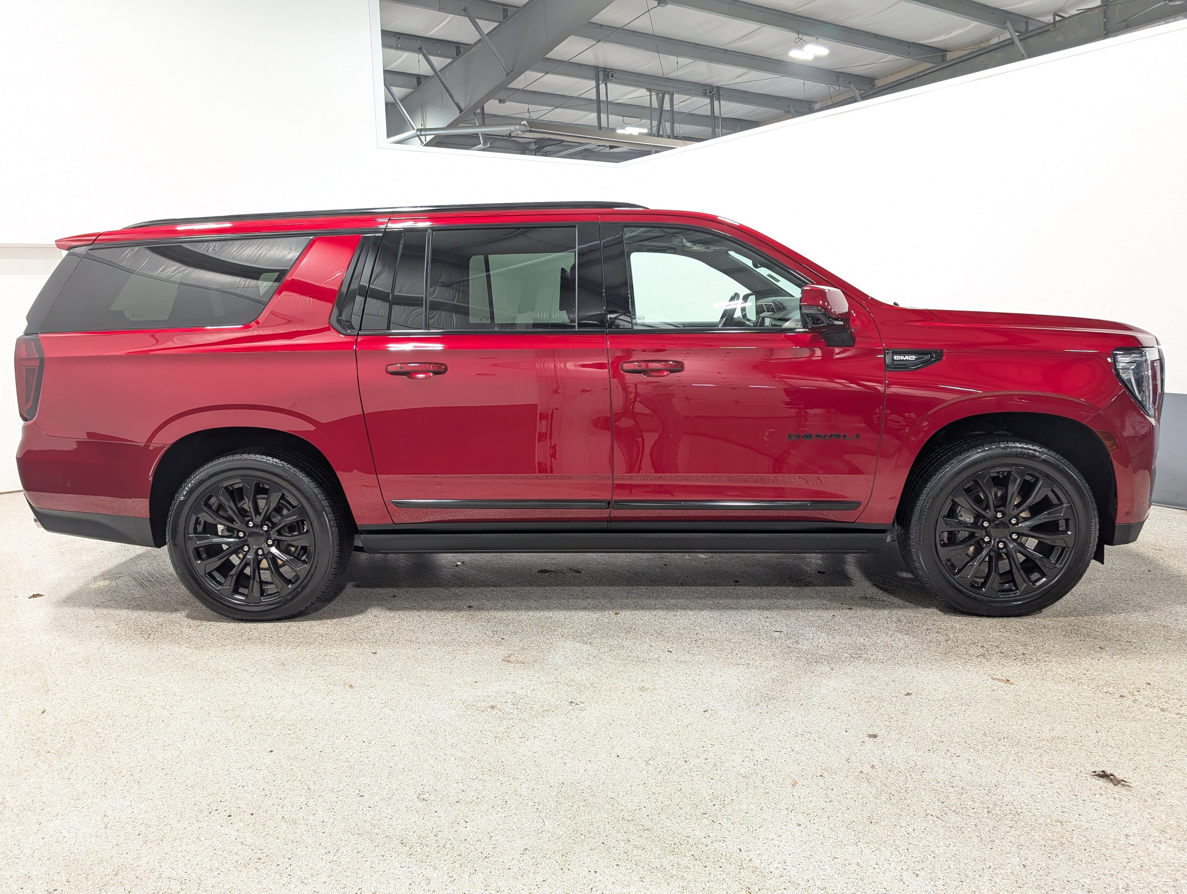 Used 2023 GMC Yukon XL Denali w/ Denali Reserve Package image 2