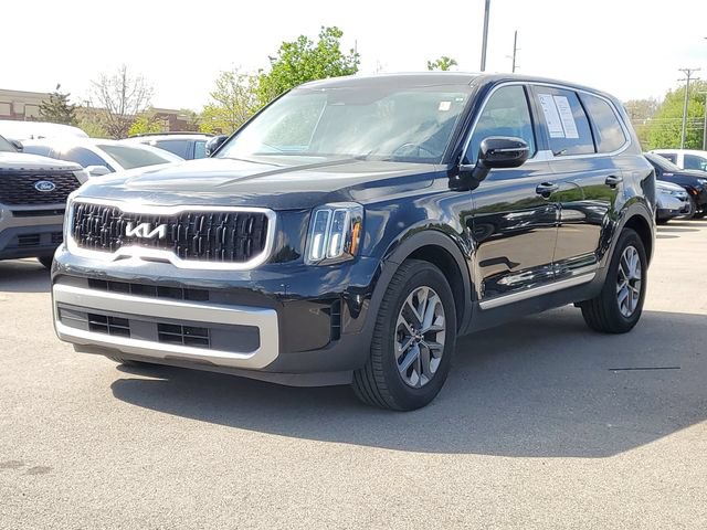 Used 2023 Kia Telluride LX AWD/4WD image 2